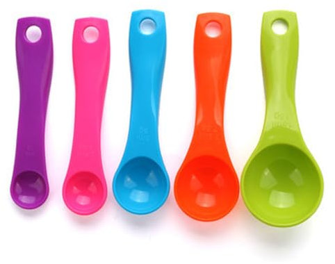 GVSS 5 Stück Messlöffel, Portionslöffel,Gramm-Dosierlöffel aus Kunststoff,Bunte Dosierlöffel mit Verschiedenen Kapazitäten,Zum Messen von Flüssigkeiten und Pulvern