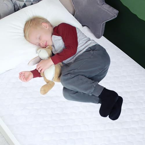 Hygge Sheets® Kissdynor för potträning för barn, småbarn – 2-pack – 100 % vattentät, halkfri sängvätningsdyna för enkelsängar – tvättbar, återanvändbar madrass och lakanskydd – vit