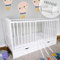 Babybett Kinderbett 70x140 mit Schublade und Matratze Umbaubares Gitterbett höhenverstellbar & herausnehmbare Sprossen | Weiss Vollholz Kiefer Made in Europe