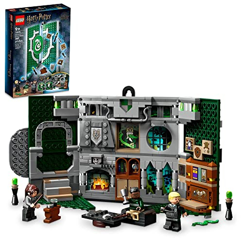 LEGO 76410 Harry Potter Hausbanner Slytherin Set, Hogwarts-Wappen und Gemeinschaftsraum-Spielzeug, 2in1-Reisespielzeug und Wand-Deko, Sammel-Set mit Draco Malfoy-Minifigur, 9-99 Jahren