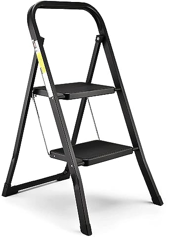 HBTower Trittleiter 2 Stufen klappbar, Faltbare Leiter aus Stahllegierung, rutschfeste Pedale, nur 4,5 cm dünn gefaltet, 150 kg belastbar, kein Aufbau nötig – für Küche, Garage & Büro