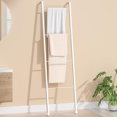 Porte-Serviettes sur Pied en métal Blanc - échelle Porte-Serviettes décorative pour Salle de Bain, Salon, Cuisine, Support pour Serviettes, couvertures, couettes (4 Niveaux, Blanc)