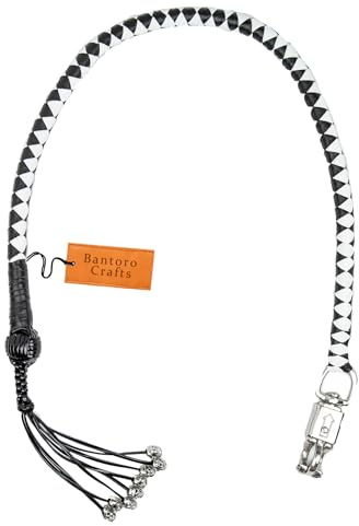 Bantoro Crafts Fouet de Motard 42 pour Moto – Get Back Whip avec Boucle à dégagement Rapide en Chrome, Accessoire de Guidon en Cuir véritable, équipement Biker Haute visibilité (Noir et Blanc)