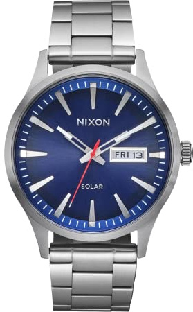 Nixon Herren Armbanduhr Sentry Solar Stainless Steel in der Farbe Silber mit Edelstahlarmband, Gehäusedurchmesser: 40 mm, A1346-5091-00