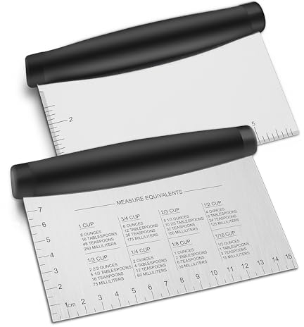 Joyfair Teigschaber, 2 Stück Edelstahl Teigkarte Teigspachtel mit ABS-Kunststoffgriff, Teigschneider mit Skala Messen für Kuchen, Pizza, Brot und Gemüse, Leicht zu Schneiden & Spülmaschinenfest