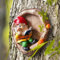 TLHWIN Statua in resina di gnomo da giardino che abbraccia un elfo dell'albero, decorazione artistica da giardino per esterni, per tronchi d'albero, sculture da giardino, decorazioni. (Libro)