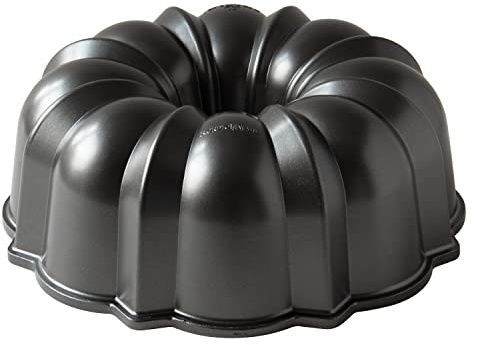 Nordic Ware Original Bundt Pan, Non-Stick Traditional Bundt Cake Tin, Durable Cast Aluminium Cake Pan Made in The USA, Colour: Graphite