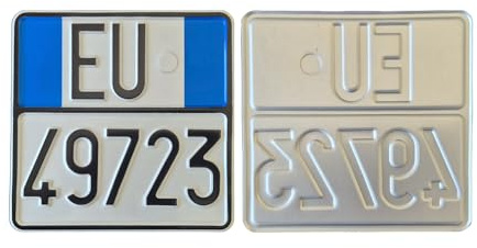 Targa Decorativa - Formato Modello Moto - in Alluminio Catarifrangente con Lettere e Numeri in Rilievo Punzonati, Personalizzabile, Made in Italy