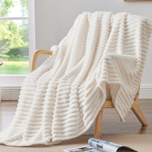 BEDELITE Kuscheldecke Flauschig Decke 150x200 - weiche XL Flanell Decken Elfenbein Weiß für Couch, Deko Streifen Cord Fleecedecke Weiss als Couch Überwurf für Wohnzimmer, Twin Blanket Wide Use