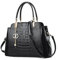 NICOLE & DORIS Elegante Handtaschen Damen Schultertaschen Kroko Henkeltasche Lackleder Frauen Umhängetasche Mittelgroß Tote Handtasche mit Anhänger Schwarz