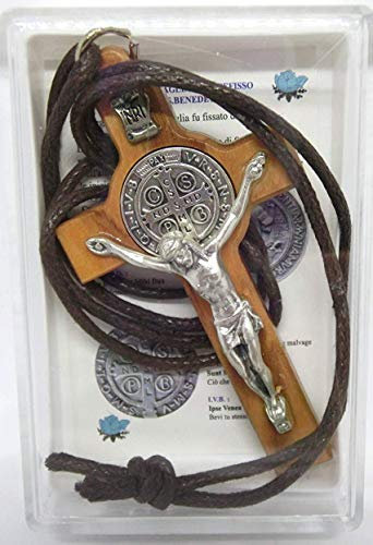 GTBITALY 10.001.90 Cruz de San Benito de madera de olivo con collar y cordón de 8 cm con caja de regalo y oración en italiano