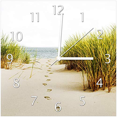 Wallario Design-Wanduhr Spuren im Sand- Fußspuren durch die Düne zum Meer aus Glas, Motiv-Uhr Größe 30 x 30 cm, weiße Zeiger