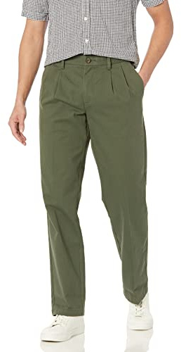 Amazon Essentials Pantaloni Chino Plissettati Anti-Piega, Vestibilità Classica (Disponibili in Taglie Forti) Uomo, Verde Oliva Scuro, 30W / 30L
