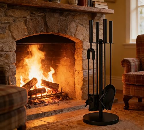 Calidola Set di 4 attrezzi per camino, con pala, spazzola, pinze, altezza 59,5 cm, base rotonda ponderata Ø18 cm, acciaio verniciato a polvere nera