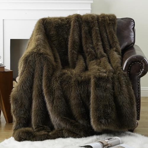 BATTILO HOME Olive Green Faux Fur Throw Blanket Large, 150x200cm Super Soft Cozy Fluffy Fur Throws for Sofa Bed Chair, Thick Warm Luxury Plush Fuzzy Fluffy Fur Blanket with Long Pile