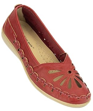 Kassidy Punch Detail Casual Shoe (5, Red)