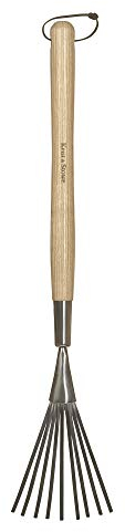 Kent & Stowe petit râteau de jardin à manche long – Ramasse-feuilles en acier inox, balai à feuilles avec manche en frêne, longueur : 62,5 cm