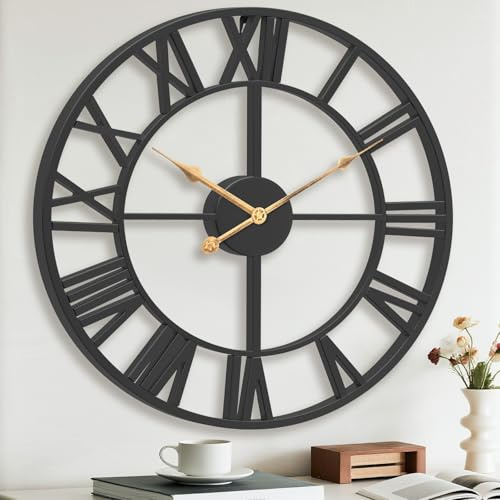 Pytha Sight Horloge Murale 50 cm, Grande Horloge Noire en Métal, Design Moderne avec Chiffres Romains, Mouvement Silencieux, pour Cuisine, Chambre, Bureau, Cheminée et Décoration Intérieure