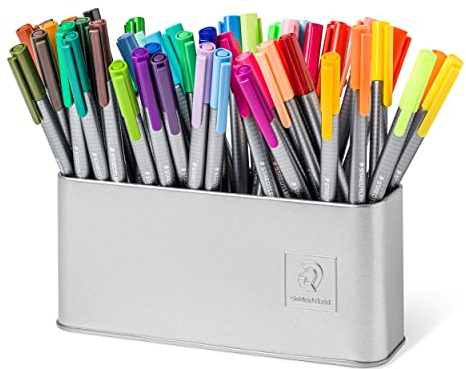 STAEDTLER dreikantiger Fineliner triplus, superfeine, metallgefasste 0,3 mm Spitze, ergonomischer Dreikantschaft, lange Lebensdauer, Metallköcher mit 50 Finelinern in sortierten Farben, 334 MC50