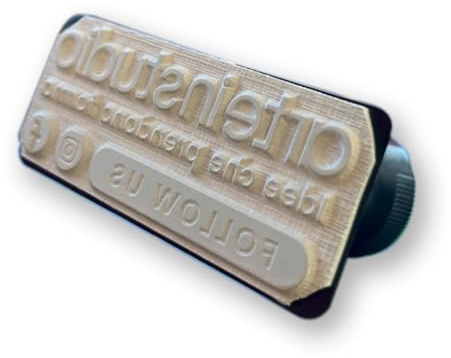 Timbro Manuale Rettangolare 59×25 mm | Personalizzabile con Testo 4-6 Righe | Timbro in Gomma e Plastica | Per Ufficio Scuola Spedizioni Archiviazione Documenti | 059 x 025 mm | min 4 - Max 6 Righe