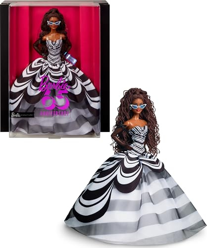 Barbie Signature 65ème Anniversaire Poupée de Collection avec Cheveux Bruns tressés, Robe Noir et Blanc, Boucles d’Oreilles Saphir et Lunettes de Soleil, HRM59
