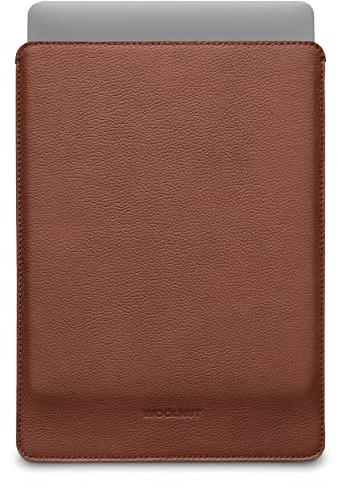 WOOLNUT Schutzhülle für MacBook Pro 14 – Laden in der Hülle – Vollnarbenleder, Innenseite aus Wollfilz – perfekte Passform – skandinavisches Design, kompatibel mit Apple MacBook Pro 14 Zoll – Braun