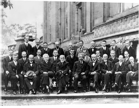 Posterlounge Quinta conferenza di Solvay, 1927 Stampa su vetro acrilico 40 x 30 cm Nero e Bianco Quadri Decorazione per pareti