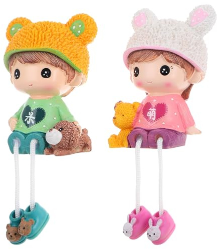 DEARMAMY Adorno de Muñeca de Resina 2 Piezas Figura de Dibujos Animados Pies Colgantes Color Marfil Decoración para Dormitorio Sala y San Valentín
