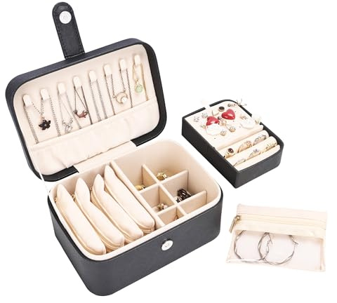Boxudeli Boîte à bijoux 2 niveaux avec 4 pochettes en velours, grand organiseur de voyage, boîte de rangement pour bijoux de taille moyenne, boîte à bijoux portable en cuir PU pour femme (Noir)