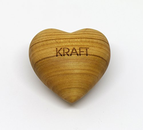 Thankgoods Herzform Handschmeichler aus Obstholz - einzigartiges Holzherz mit der Gravur Kraft als persönliches Geschenk