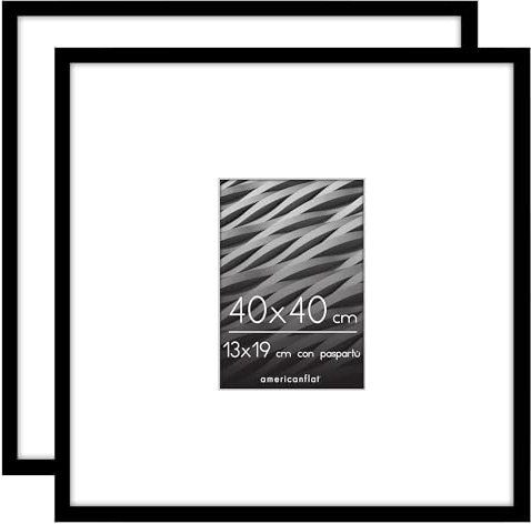 Americanflat Cornice 40x40 cm Nera - Set di 2 Cornici Foto 13x19 cm con Passepartout o 40x40 cm Senza Passepartout - Portafoto con Bordo Sottile in PVC e Pannello Protettivo in Plastica