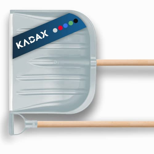 KADAX Schneeschaufel mit ergonomischem Griff, Blattbreite: 49 cm, Kunststoff-Blatt, Schneeschieber, ideale Schneeschippe für kleine und große Schneemengen, Schneeräumer, stabil (Holzstiel, Silber)