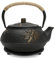 Fuloon Teekanne Gusseisen mit Emailliertem Interieur, Japanische Teekanne mit Sieb, 900ML Teapot mit Verbrühungsschutzgriff und Untersetzer, für Zuhause und Büro (Bambus&Pflaume)
