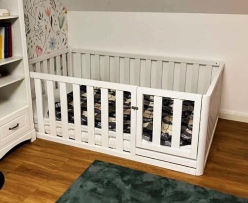 Mandrele - Montessori Bett, Bodenbett mit Türen, Rausfallschutz Bett, Kinderbett, Holzbett mit Bettgestell für Jungen und Mädchen, Laufstall, Laufgitter, 90x160 cm, Weiß