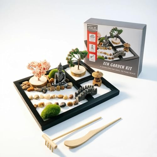 Giardino Zen giapponese per scrivania - Mini giardino zen da tavolo da 9 x 7 con sabbia bianca artificiale bonsai, rocce e accessori – meditazione Zen Regali Sand Garden Kit per ufficio Zen Decor…