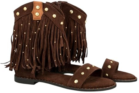 shoes&blues.es Sandalia Plana Estilo Boho para Mujer con Diseno de Flecos y Detalles metalicos, Estructura Tipo Botin Abierto, Tachuelas Decorativas, Suela Acolchada Ideal Uso Diario.