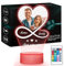 Maverton LED-Lampe - digitaler Bilderrahmen - Lichtsockel mit USB-Kabel - Romantik Paar Geschenke - Jahrestag Geschenk - Hochzeitsgeschenk - Personalisierte Geschenke Frauen und Männer - Deko Wohnzimm