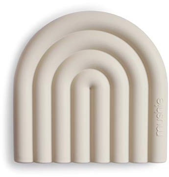 Mushie Beißring für Babys aus Silikon | Fördert Sehsinn & Motorik Baby | Zahnen Nursing Zubehör | Sichere & Hochwertige für Kleinkinder Kinder Jungs & Mädchen | Regenbogen Design Shifting Sand