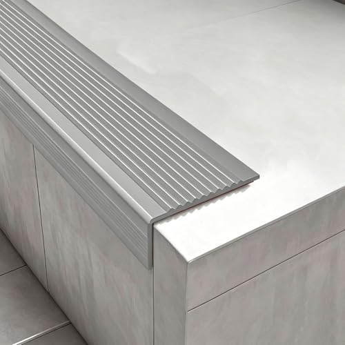 Striscia di Soglia Protezioni per Bordi di Scale Autoadesive in PVC per Gradini Piastrellati, Profilo Antiscivolo a L per Bordi di Scale, Profilo di Finitura(Gray,50x25mm (2x1))