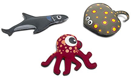 BS Toys Tauchtiere Kinder - Hai, Ray und Tintenfisch - Wasserspielzeug für Kinder - ür Kinder ab 5 Jahren - bunte Unterwasserspielzeuge - Mit Sand gefüllte Strandtiere aus Neopren - 21 × 2.5 × 14 cm