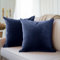 Encasa Homes Kissenbezüge aus Samt - 2er-Set (50x50 cm) - Navy blau- Uni gefärbt, weich & glatt, waschbar, quadratisch, großer Wurfkissenbezug für Couch, Sofa, Stuhl, Bett und Wohnbereich