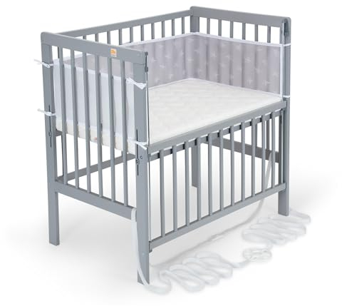 FabiMax Baby Beistellbett Flex mit innovativem Seitengitter für Boxspringbett, inkl. Matratze und Nestchen aus Netzstoff, Buche massiv grau, Air/weiße Sterne auf grau