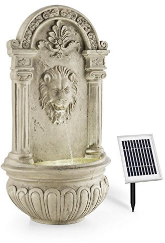blumfeldt Löwenstein - Fontaine Murale Solaire de Jardin, Forme tête de Lion, Pompe Solaire 2W, polyrésine, 4 LED Blanches, câble 5m, Panneau Solaire avec Batterie, Imitation Pierre - Pierre Claire