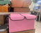 OUSFOT Aufbewahrungsbox mit Deckel Stoff 30L Kleiderschrank Organizer 2er Set, Boxen Aufbewahrung mit 2 Deckeln, Faltbare Ordnungsboxen mit Abnehmbaren Trennwand Pink für Kleidung, Spielzeug, Bücher