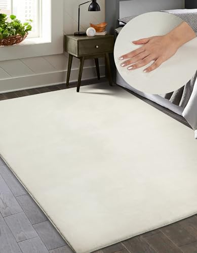 Mia´s Teppiche Luna kuschelig Warmer Fellteppich, weich und elegant, waschbar und Fußbodenheizung geeignet, Öko-Tex Zertifiziert, Creme, 117 x 160 cm