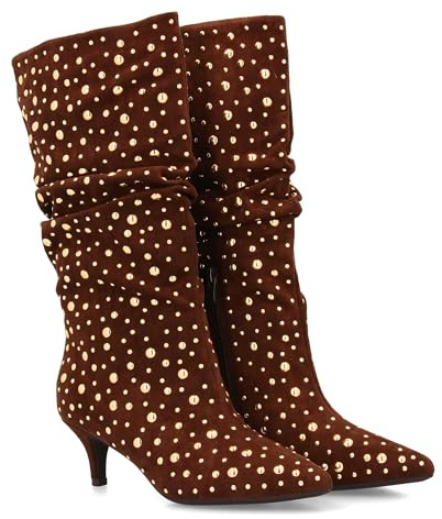 shoes&blues.es 96743 Bota de Mujer de Cana Arrugada Decorada con Tachuelas metalicas Brillantes Tipo Pedreria. Fruncido, Tacon Fino, Punta Fina. Ideal para Temporada Otono Invierno. Marron Talla 40