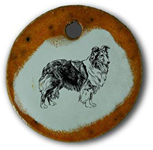 Schöner Keramik-Anhänger „Collie“ in orange marmoriert; Schmuck Kette Kettenanhänger Geschenk Kunsthandwerk Keramik rund Talisman Halskette Aufmerksamkeit Mitbringsel individuell