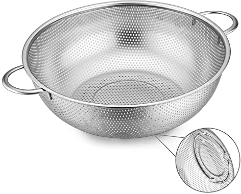 Stainless Steel Colander 22cm, Herogo Metal Kitchen Colanders with Handle, Micro-Perforated Strainer for Clean and Drain Vegetable/Fruit/Pasta/Rice, 3 Quart, Easy use & Dishwasher Safe