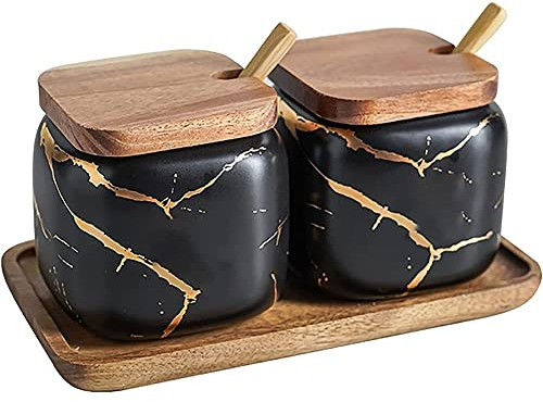 MAGICVOGEL Juego de 2 tarros de especias de cerámica, aspecto de mármol, tarros con cuchara y tapa, 360 ml, recipiente para especias con bandeja de madera (negro)