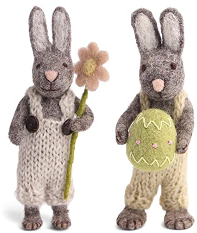Gry & SIF Osterhasen, Figuren zum Hinstellen, aufwendige Handarbeit mit vielen Details, Fairtrade, Osterdeko aus Filz | 1x Deko Häschen grau mit Osterei & Margerite, 15 cm